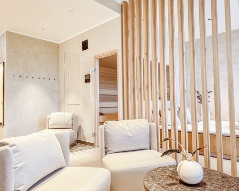 Private Spa mit Sitzgelegenheit, Sauna und Daybett